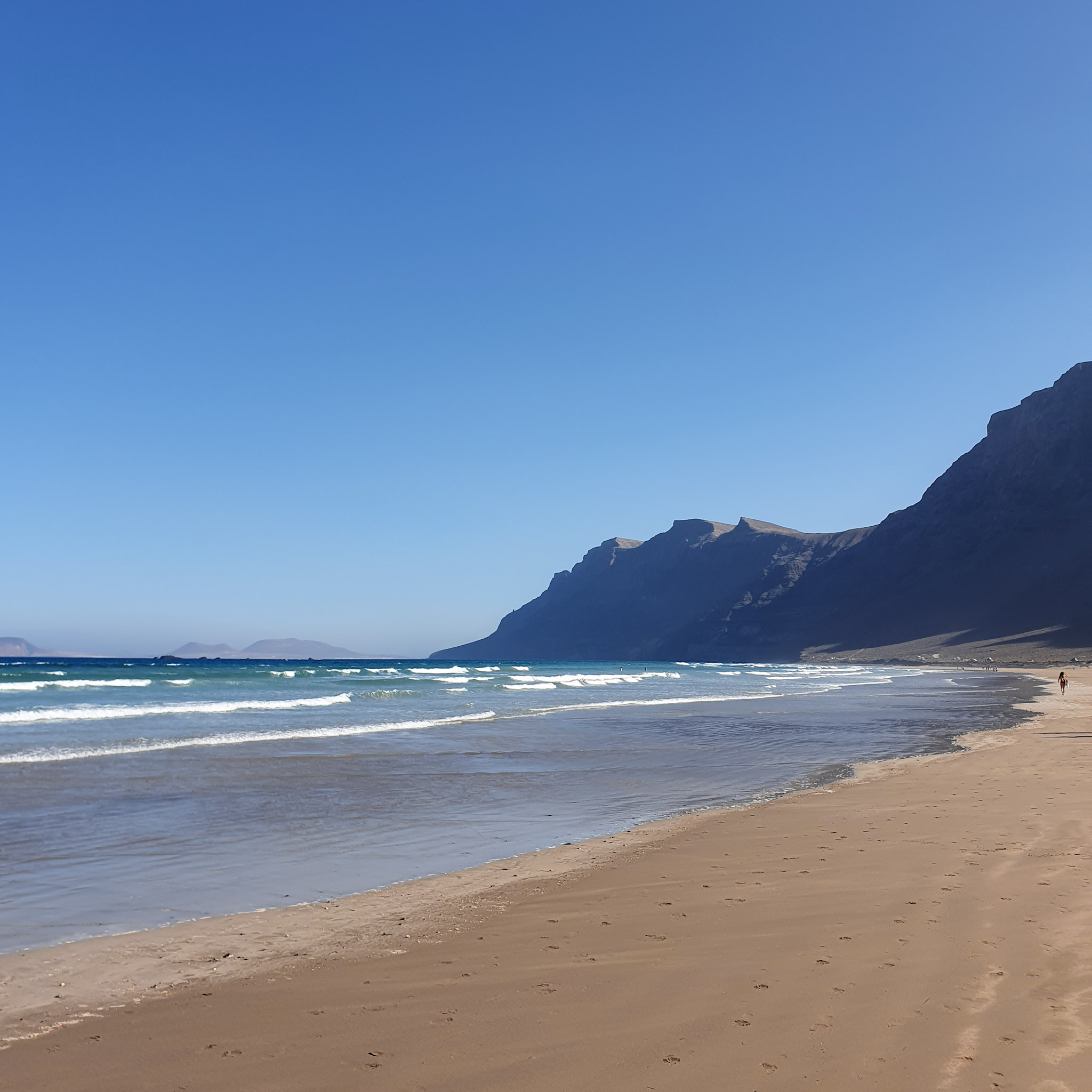 etendue-de-sable-au-bord-de-locean