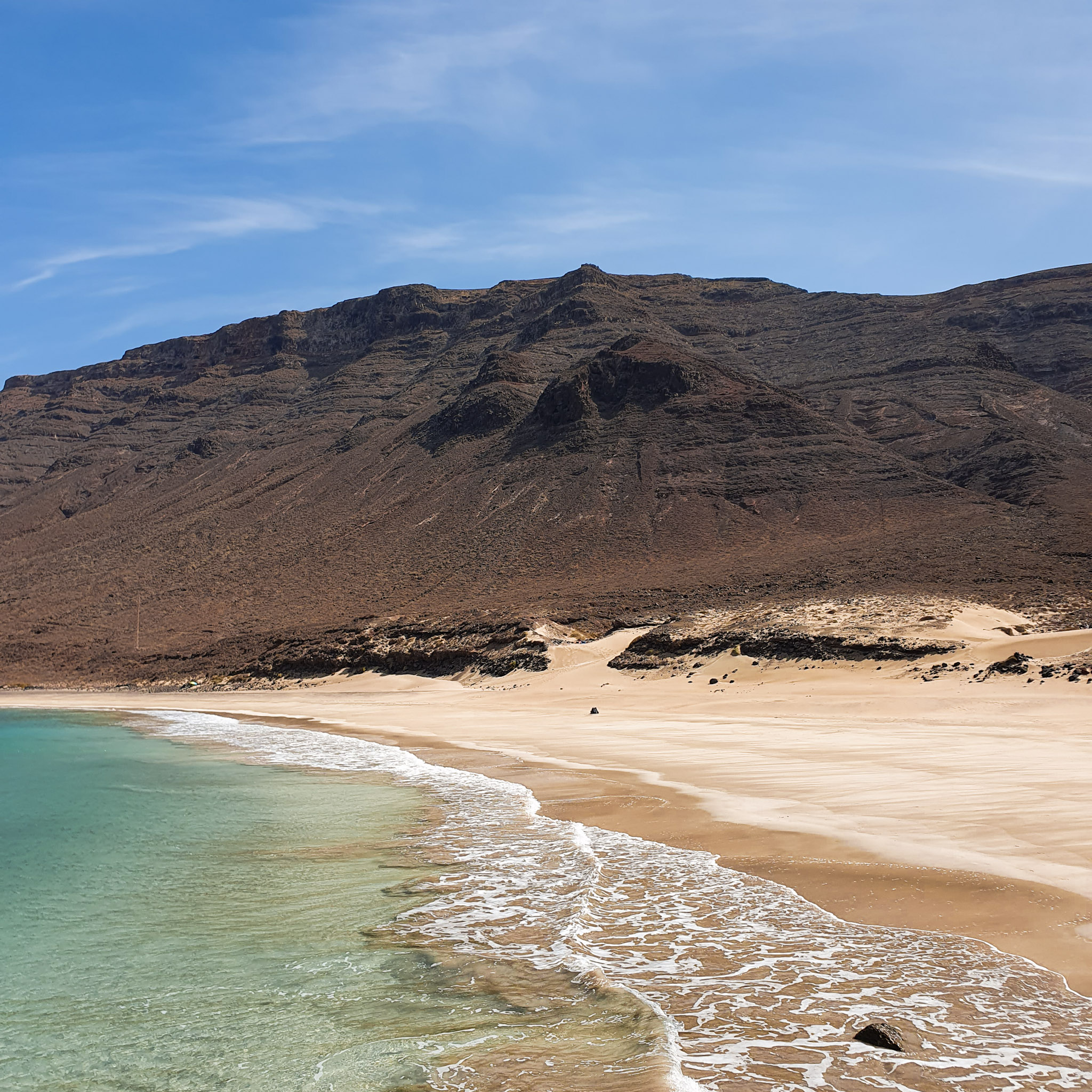 les-plus-belles-plages-de-lanzarote-plage-de-sable-doré