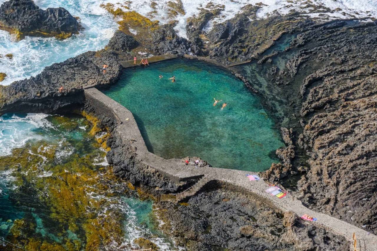 piscines-naturelles-au-bord-de-locean