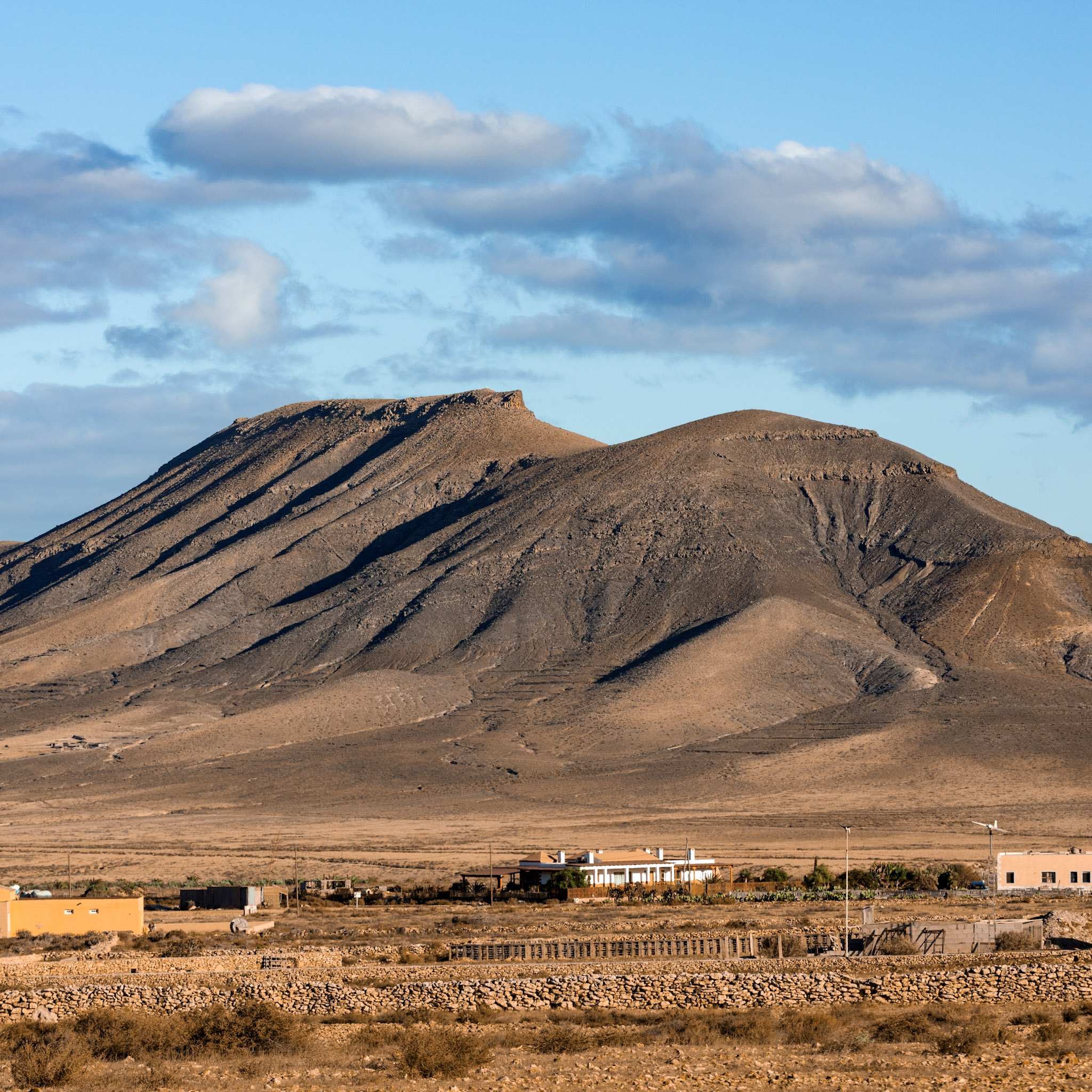 photo-dune-colline-couleur-brune